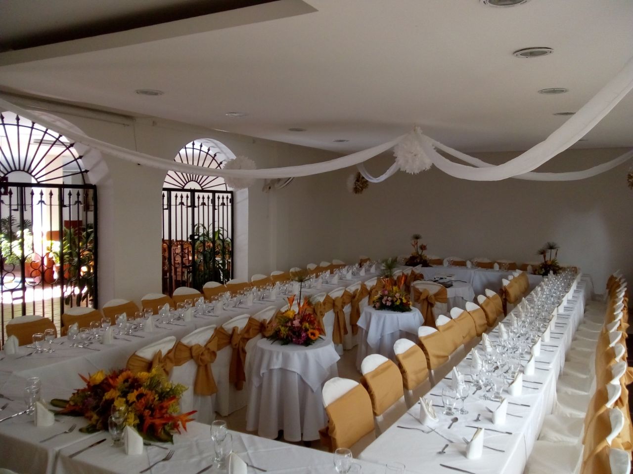 SALON SAN JUAN NEWMAN - 01